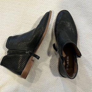 EUC TRASK ankle boots. 6.5